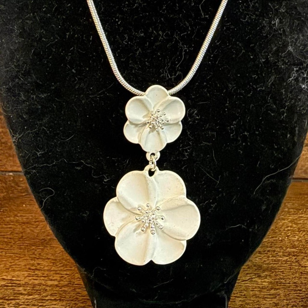 Liz Claiborne White flower pendant necklace with two white flower charms